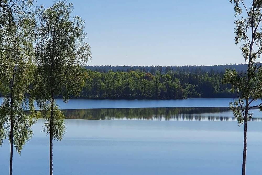 Unique accommodation in tranquility with stunning lake views! in Kronoberg