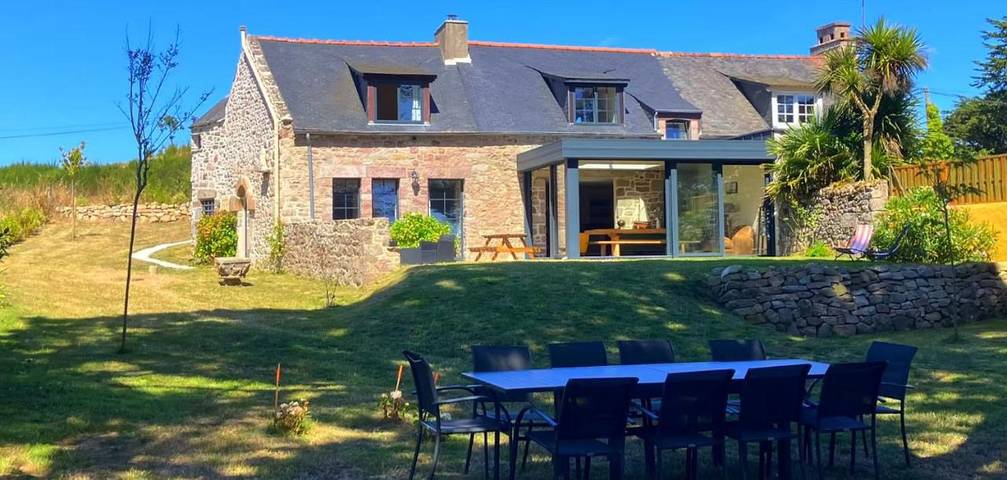 Location de vacances pour 10 personnes, avec Terrasse ainsi que Jardin et Vue dans Fort La Latte
