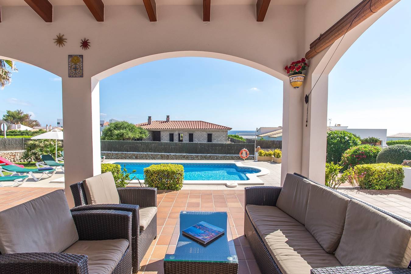 Piscine et terrasse sur le toit avec vue sur la mer - Villa Bini Tuduri in Binibeca, Sant Lluís