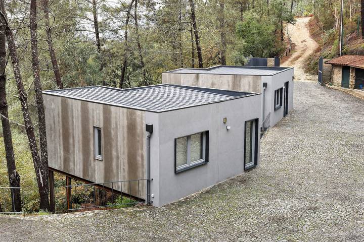 Casa de férias para 4 pessoas, com varanda e jardim e ainda vista para o lago em 