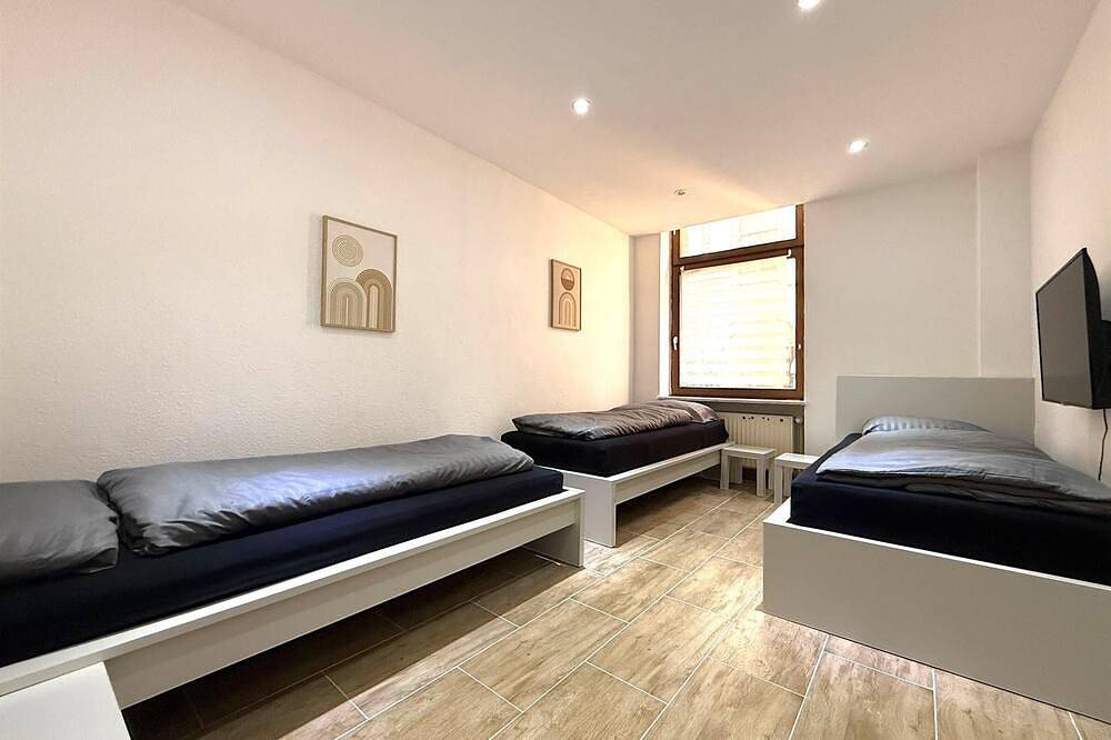 Entire apartment, Ground floor apartment Wiesbaden city center 2 rooms kitchen bathroom in Wiesbaden, Rheingau