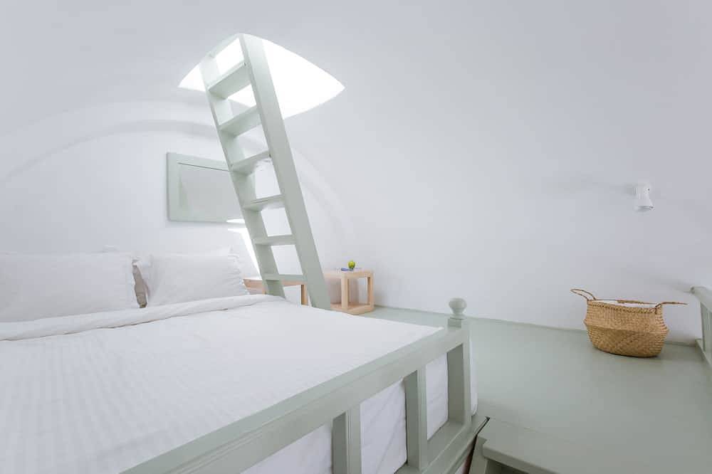 Armeni Beach Nest - with private boat service! in Oia, Santorin