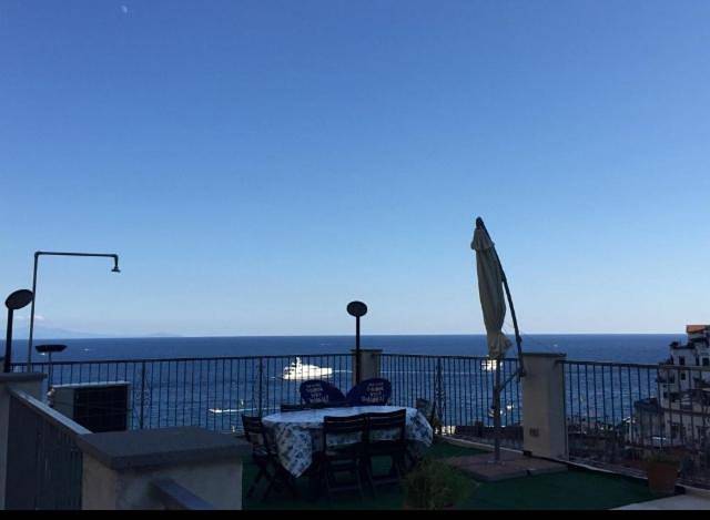 Appartamento intero, Apartment with Terrace in Atrani, Sorrento Coast