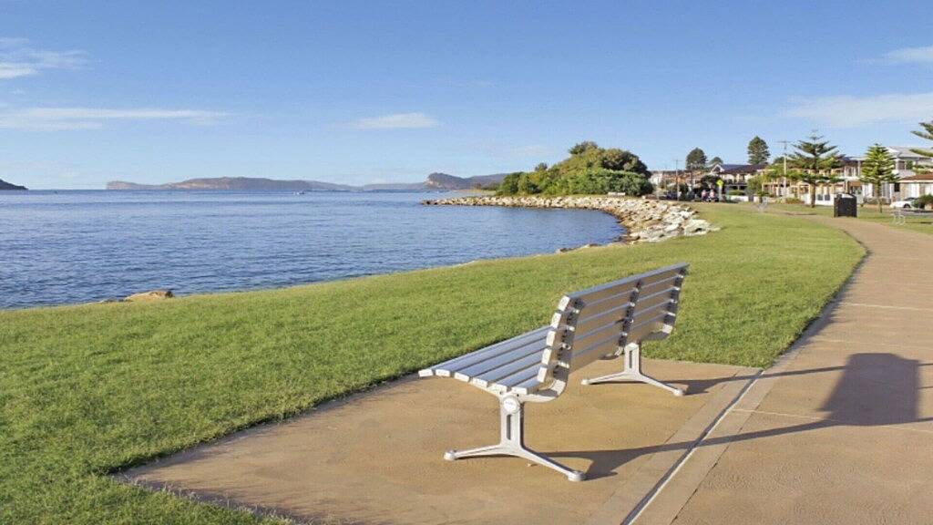 Durch Den Strand - Waterfront Ettalong Strand in Ettalong Beach, New South Wales