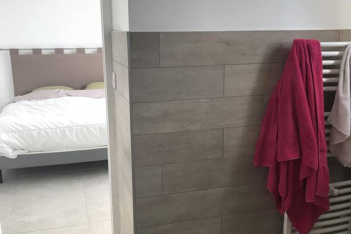 Location de vacances pour 8 personnes, avec terrasse et jardin à Labeaume - 2