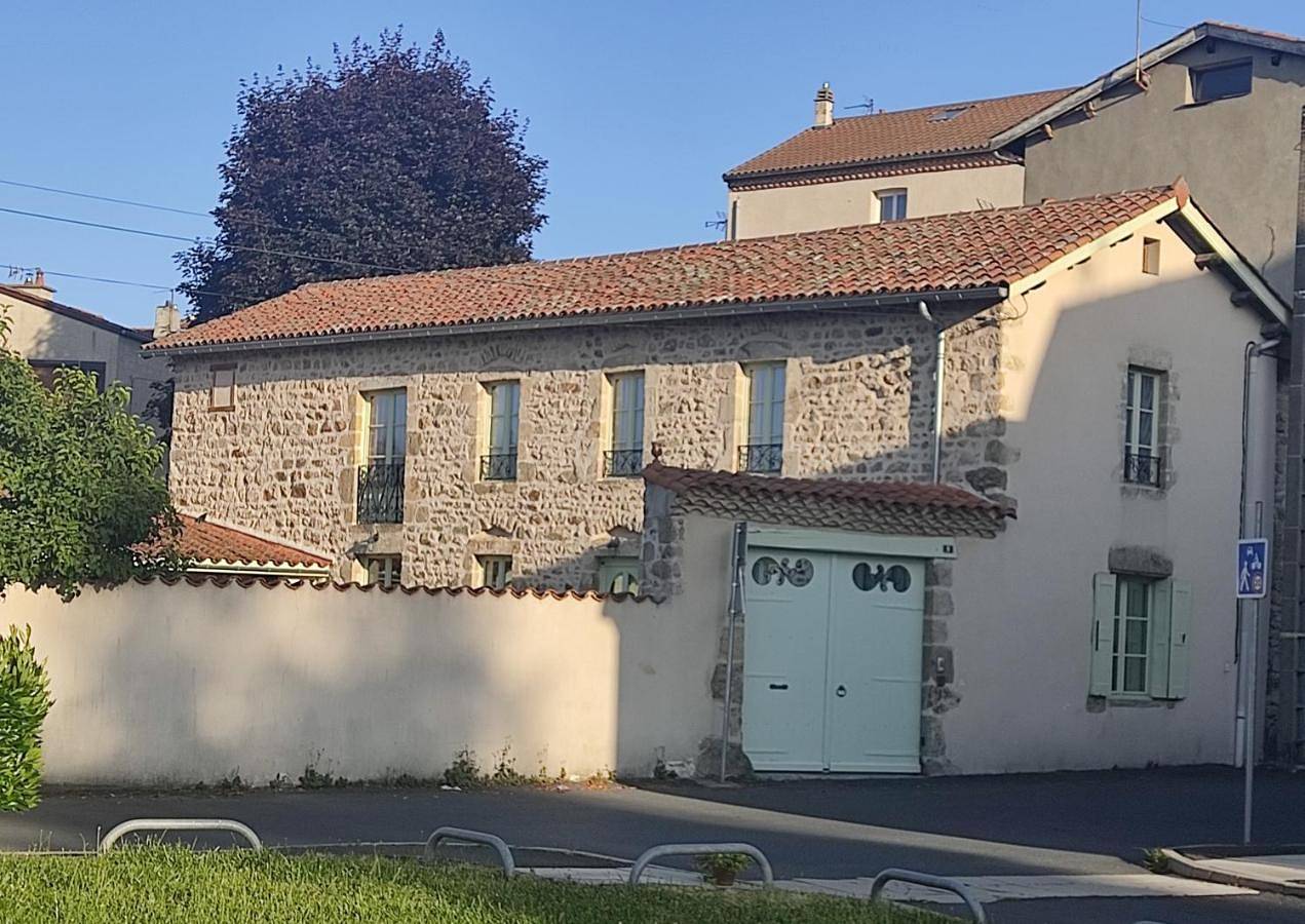 Three-Bedroom House in Craponne-sur-Arzon, Parc Naturel Régional Livradois-Forez