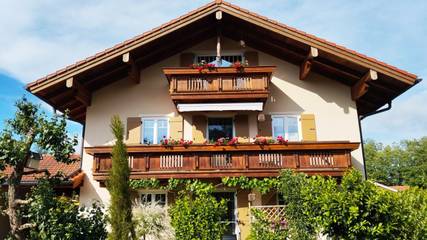 Ferienwohnung für 3 Personen, mit Balkon und Seeblick, kinderfreundlich in Waging am See