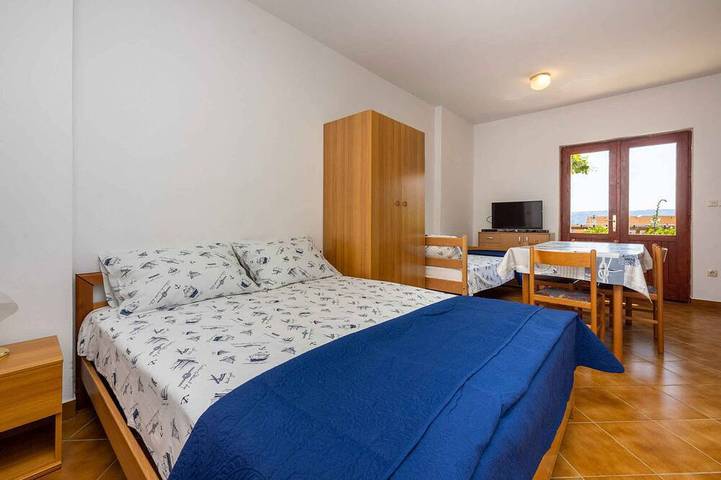 Ganze Wohnung, Studio mit Terrasse und Klimaanlage in Povile, Primorje-Gorski Kotar