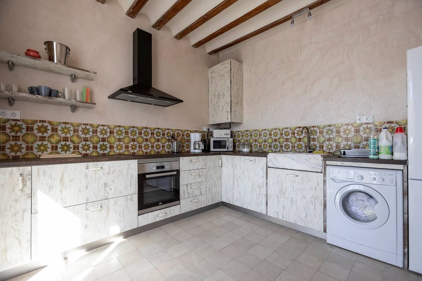 Apartamento entero, Apartamento rústico "Casa Bugambilla" en zona muy céntrica con balcón y Wi-Fi in Casco Antiguo de Cádiz, Cádiz
