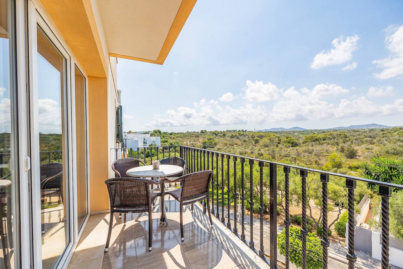 Entire apartment, Apartment "Ferrera Soul 2A" near the beach with Wi-Fi and terrace (tourist taxes included) in Cala Serena, Felanitx