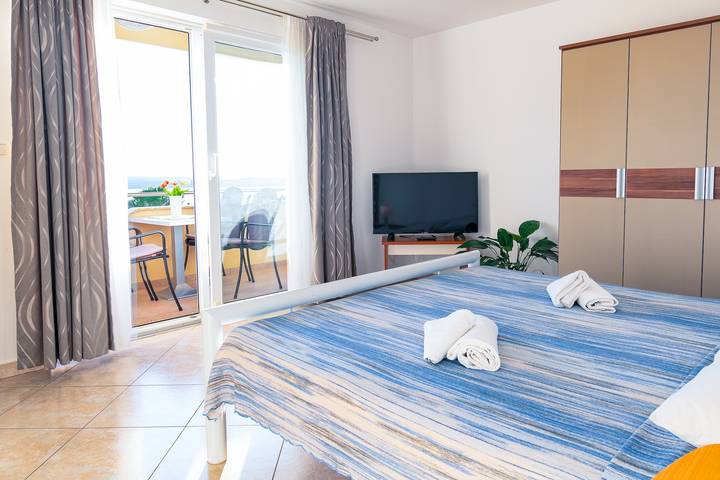 Ferienwohnung für 5 Personen, mit Balkon/Terrasse und Pool in Dramalj