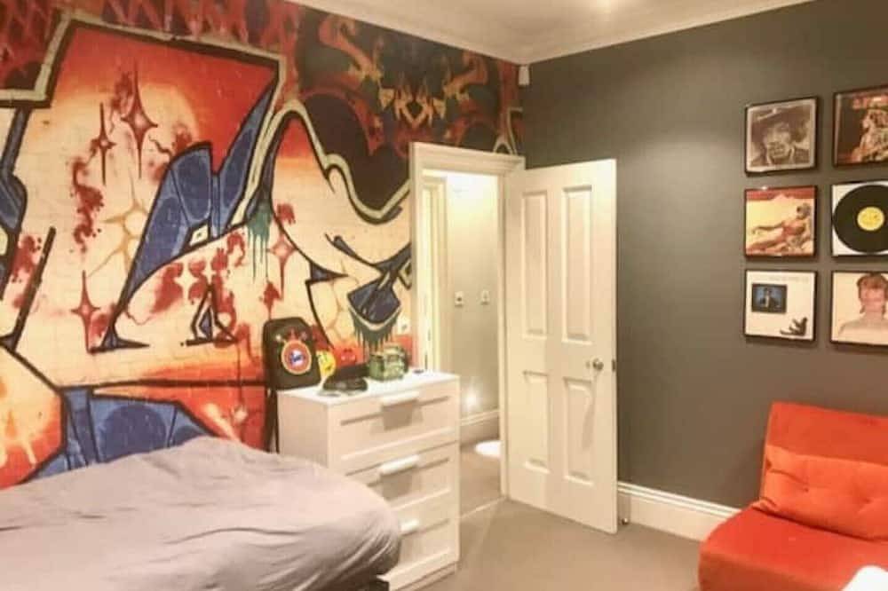 Spacious & Stylish Family Home With Lovely Garden in Hammersmith and Fulham, London