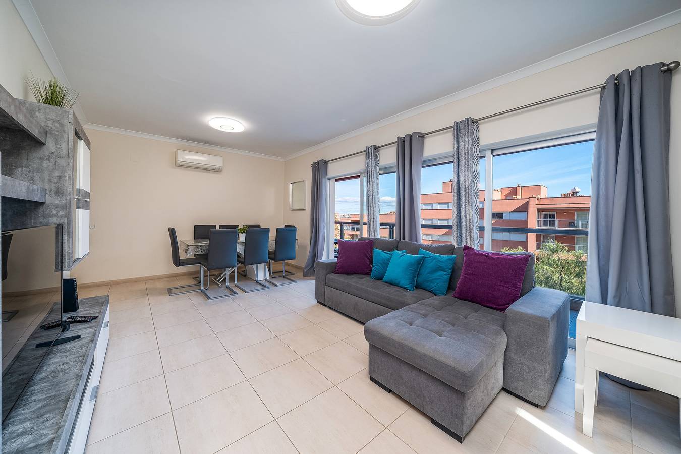 Appartement entier, Appartement 'Paraíso Da Rocha' avec vue sur la montagne, Wi-Fi et climatisation in Praia da Rocha, Portimão