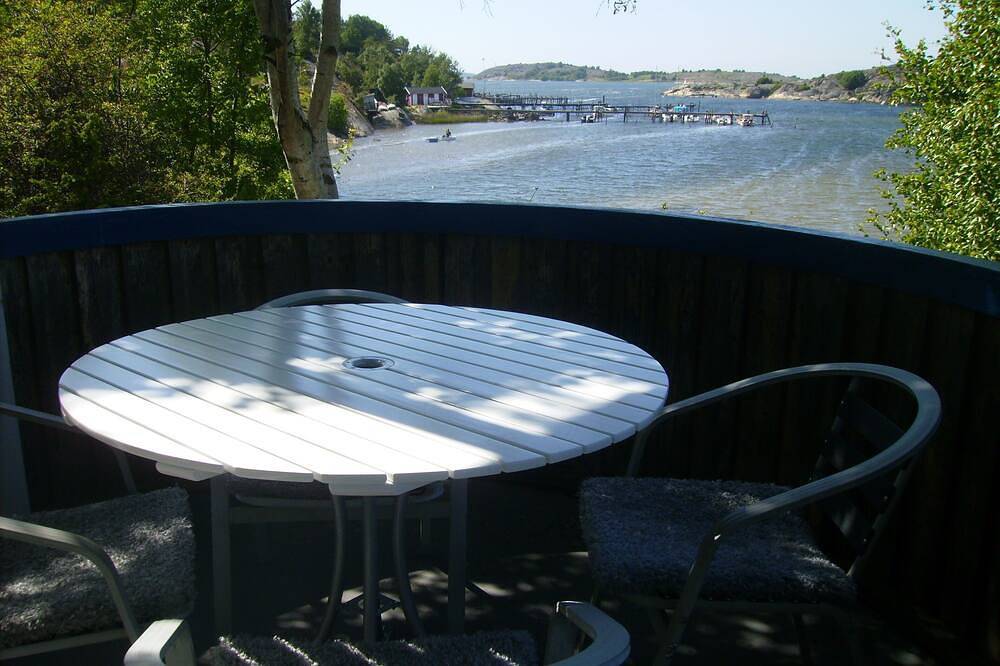 Un cottage estivo sulla costa occidentale di Gothenburg arcipelago con spiaggia privata in Goteborg, Västergötland
