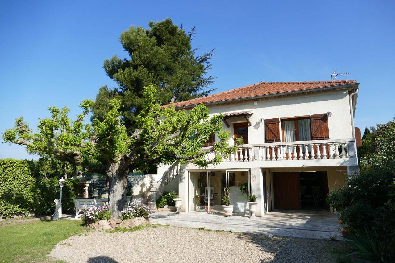Appartement entier, One-Bedroom Apartment in Le Pontet, Vaucluse