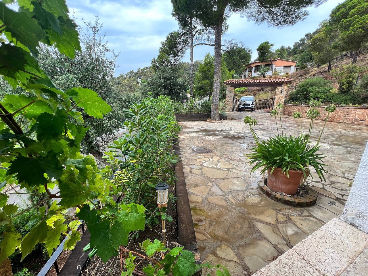 Villa 'Torre Cal Sada' con vistas a la montaña, Wi-Fi y aire acondicionado in Vall-llobrega, Costa Brava