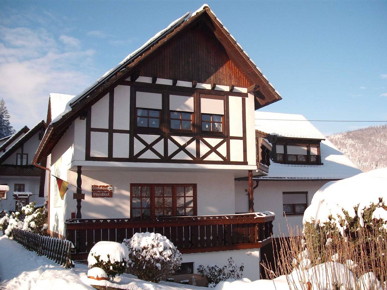 Gästehaus Waldblick - Doppelzimmer mit Wc und Dusche (Waldseite)  Das Kleine Feine in Ettenheim, Hochschwarzwald