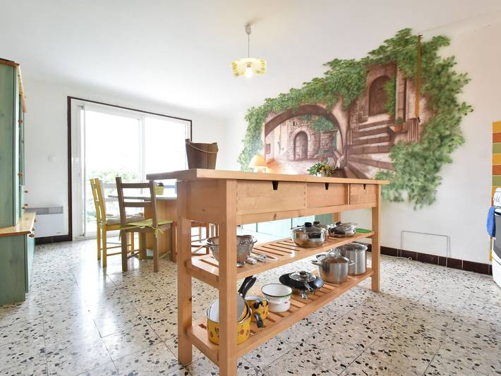 Location de vacances pour 7 personnes, avec terrasse ainsi que jardin et piscine, animaux acceptés à Talairan - 3