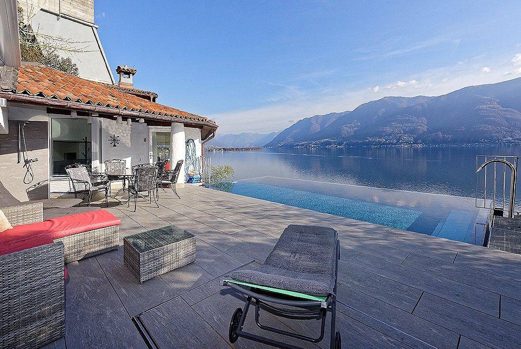 Ferienhaus mit 180° Panoramasicht, beheizter, eigener Infinity-Pool, Terrasse in Ronco sopra Ascona, Tessiner Alpen