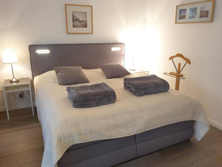 Ferienwohnung für 2 Personen, mit Whirlpool und Terrasse sowie Garten und Pool