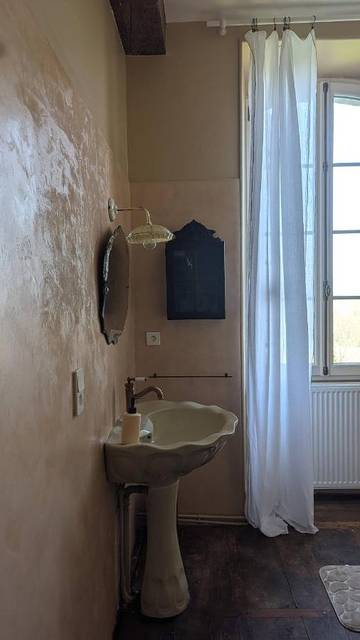 Chambre d’hôte pour 5 personnes, avec vue, animaux acceptés à Saint-Sulpice-de-Roumagnac