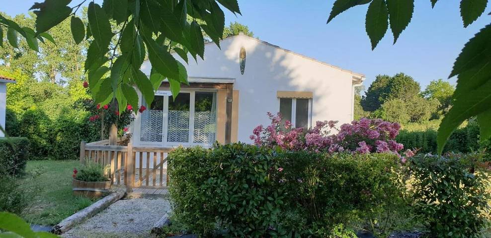 Location de vacances pour 4 personnes, avec terrasse et jardin ainsi que vue sur le lac et vue dans La Devise - 4