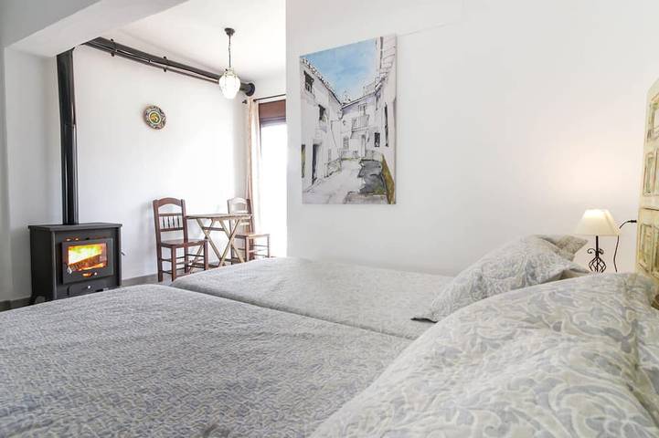 Smaragdpool, private Terrasse, herrliche Aussicht. Haus Recentar. in Jimera de Líbar, Málaga Provinz