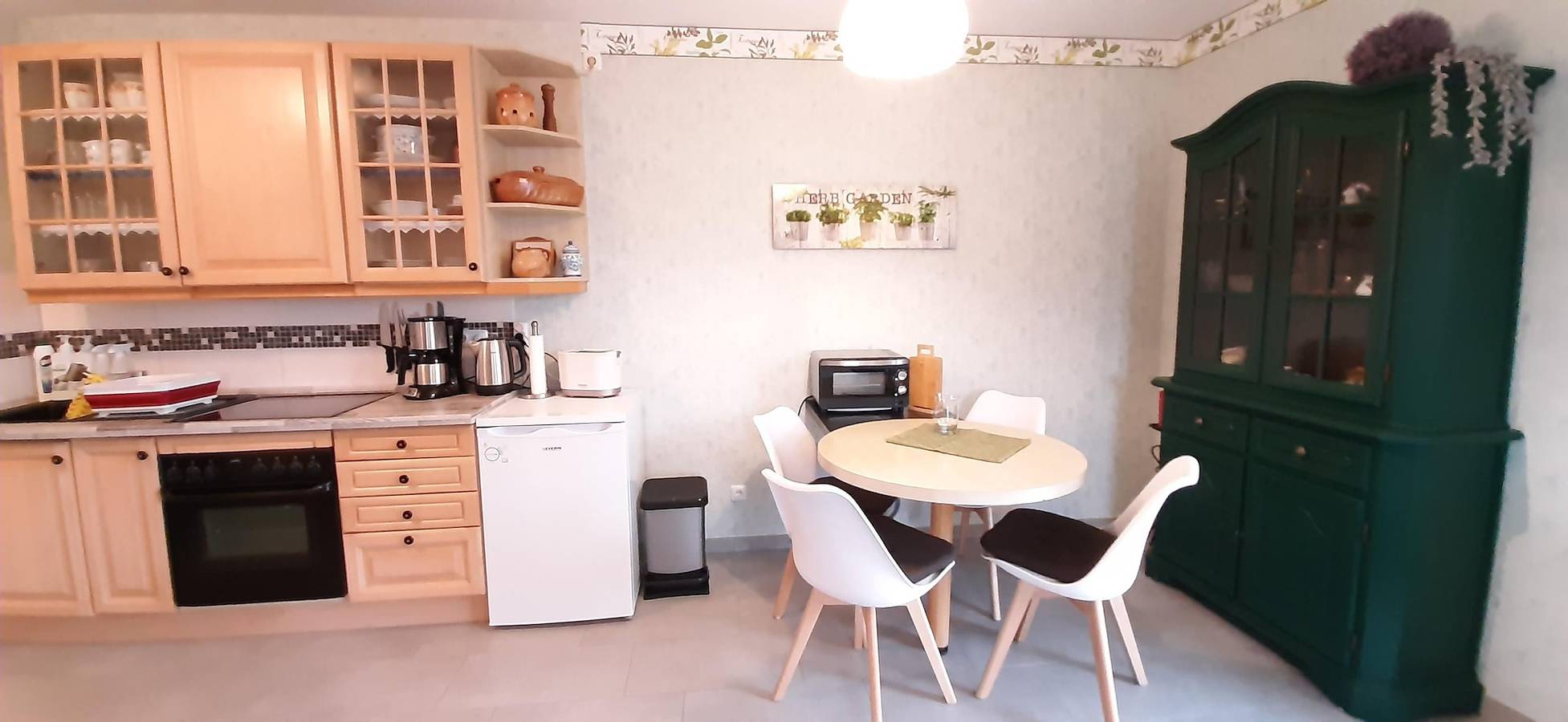 Ganze Ferienwohnung, Appartement/Fewo, Dusche oder Bad, Wc, neuwertig in Naumburg, Saale-Unstrut