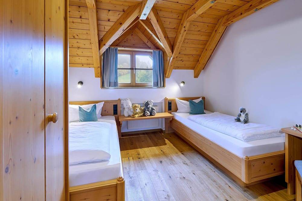 Ganze Wohnung, Ferienwohnung Schlüsselblume, bis 4 Personen, Dachgeschoss, 65 qm in Waging am See, Rupertiwinkel