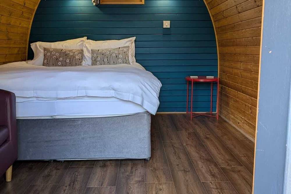 Entire apartment, Dog Pod at The Little Hide - Adult Camping Pods in York, Yorkshire