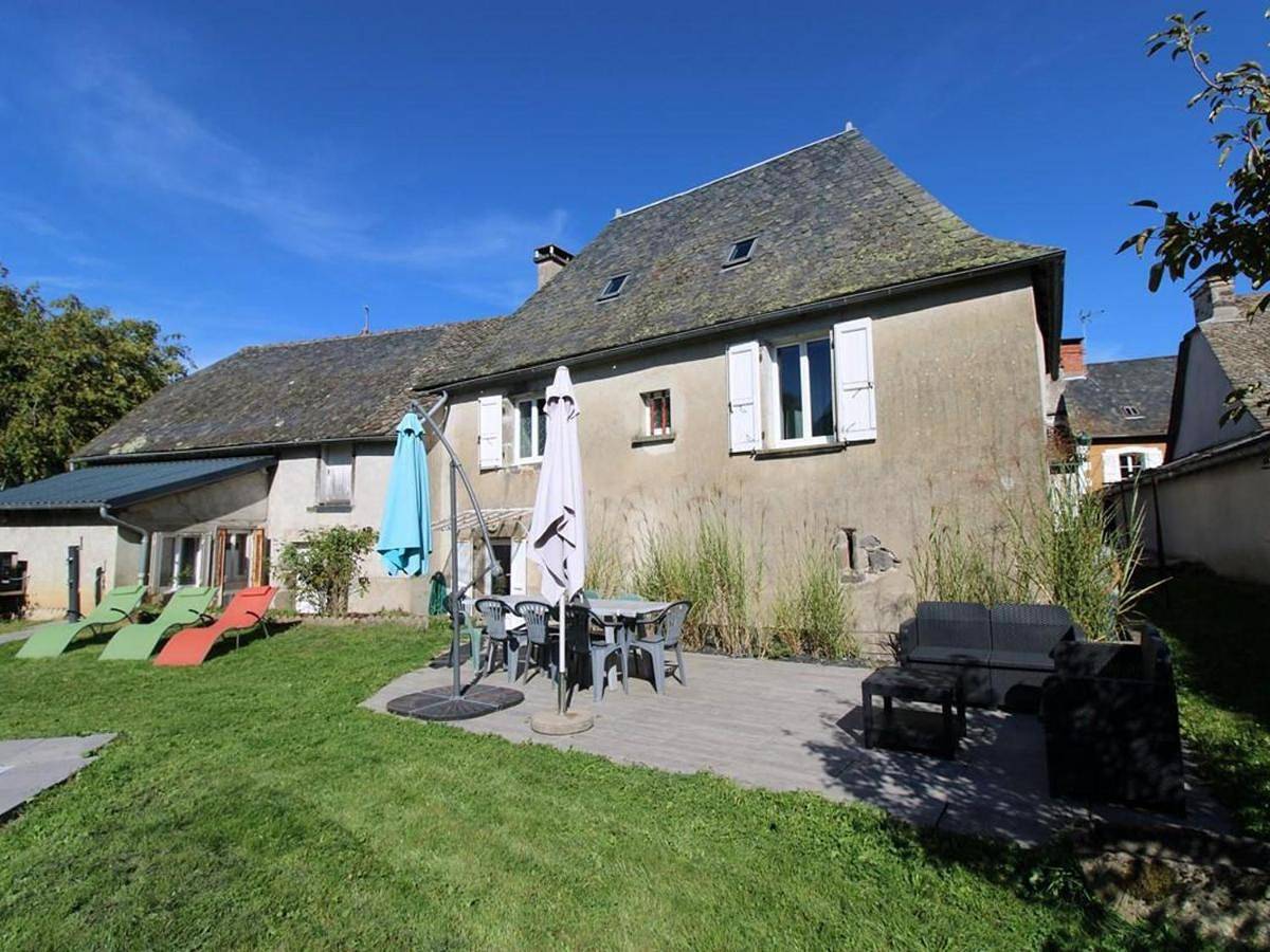 Maison de caractère avec piscine privée, Wifi, animaux acceptés - Fr-1-742-596 in Pleaux, Région de Mauriac