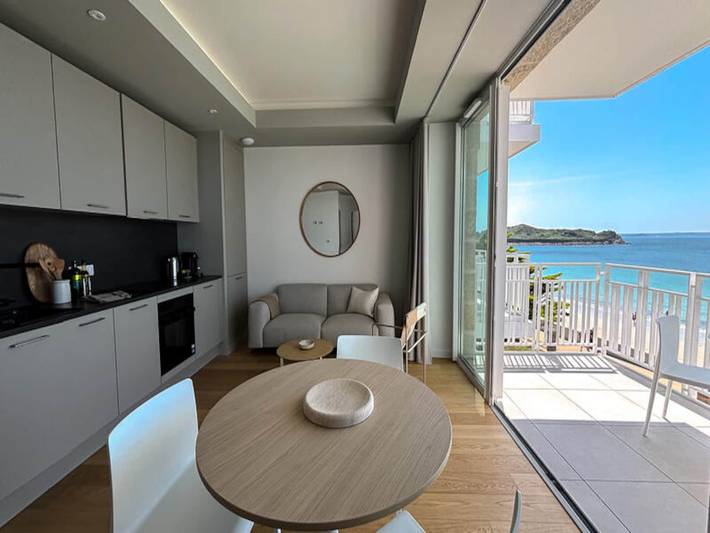 Location de vacances pour 2 personnes, avec piscine ainsi que terrasse et jardin dans Plage Tresmeur - 4