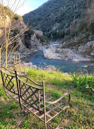 Gîte pour 8 personnes, avec piscine et jacuzzi ainsi que jardin et balcon dans le Gard