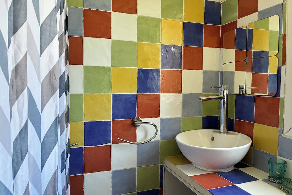 Entire apartment, Studio on second floor of a villa, residential area, near streetcar and park in Hôpitaux-Facultés, Montpellier