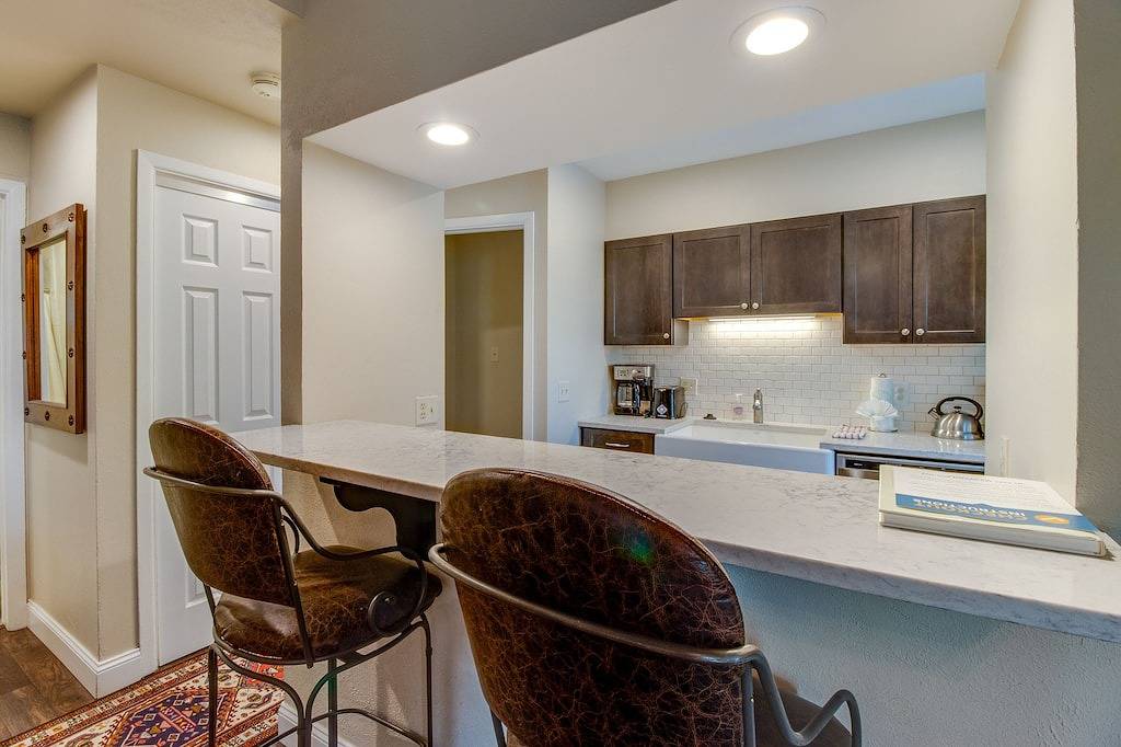 Ganze Wohnung, Neu renovierte Wohnung w / Whirlpool / saisonalen Pool geteilt - auf der Buslinie! in Vail Ski Resort, Vail