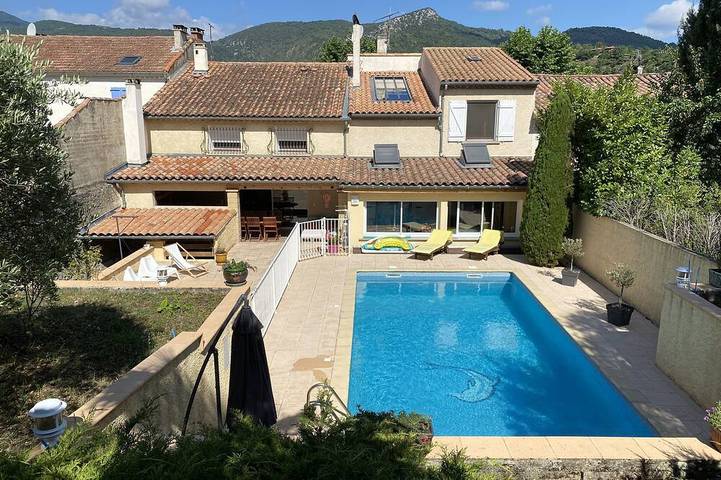 Maison de vacances pour 12 personnes, avec sauna ainsi que jardin et jacuzzi