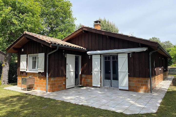 Location de vacances pour 6 personnes, avec jardin dans Taussat