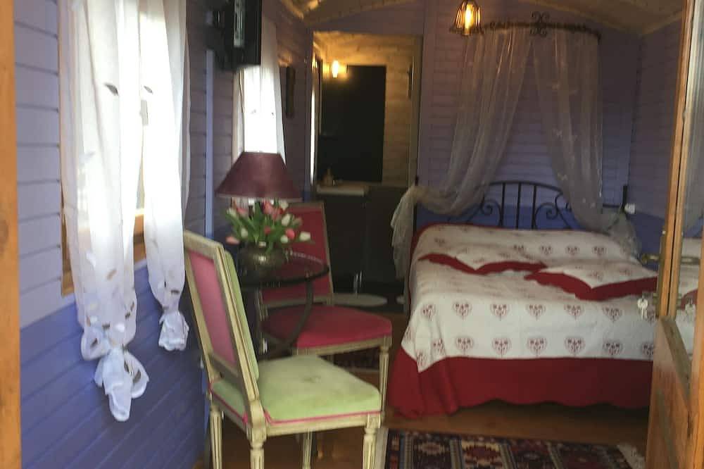 Trailer La Butte Blanche in Plan-d'Orgon, Region de Arles
