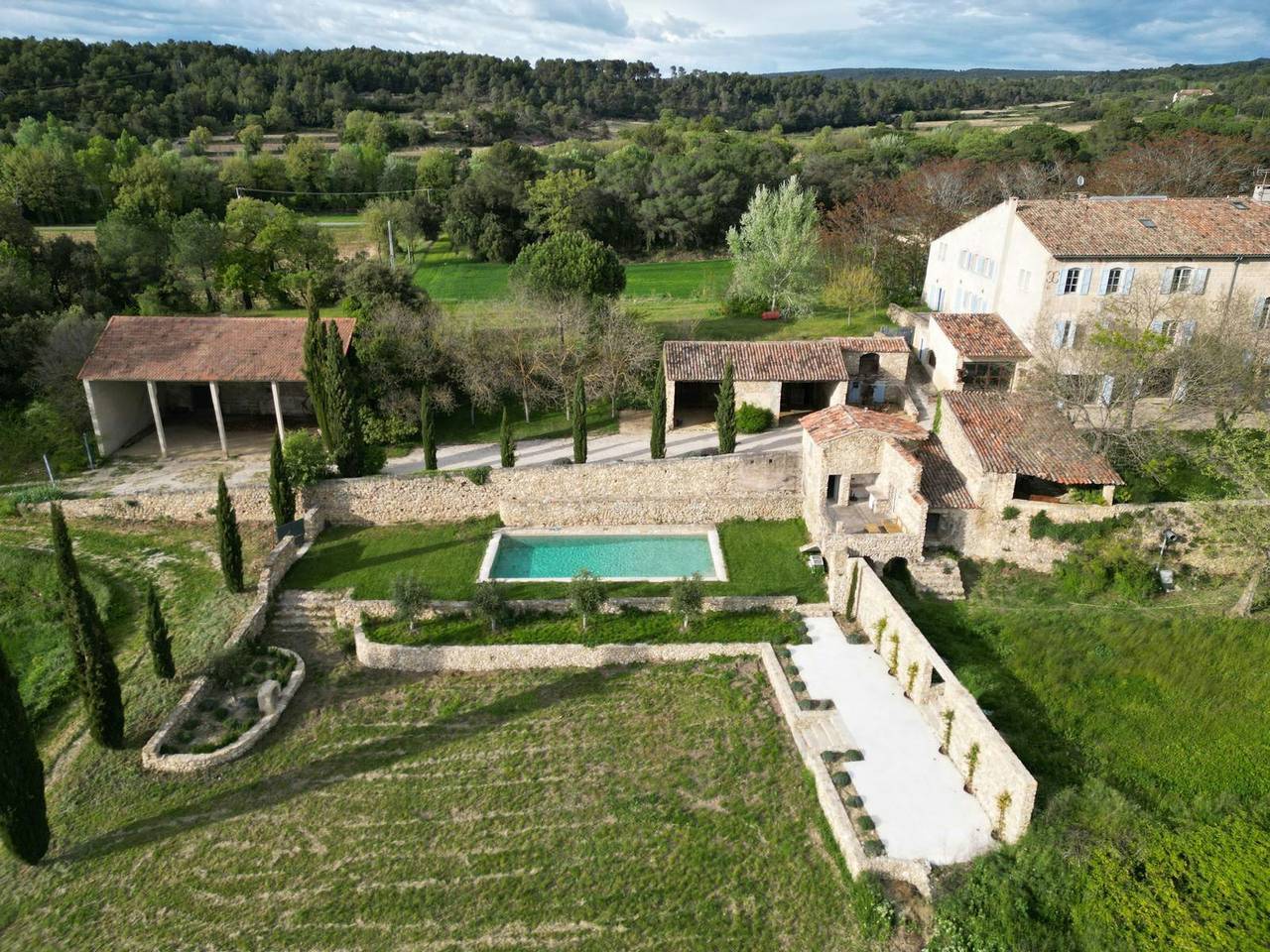 Historic mansion in Provence vineyards in La Tour-d'Aigues, Parc naturel régional du Luberon