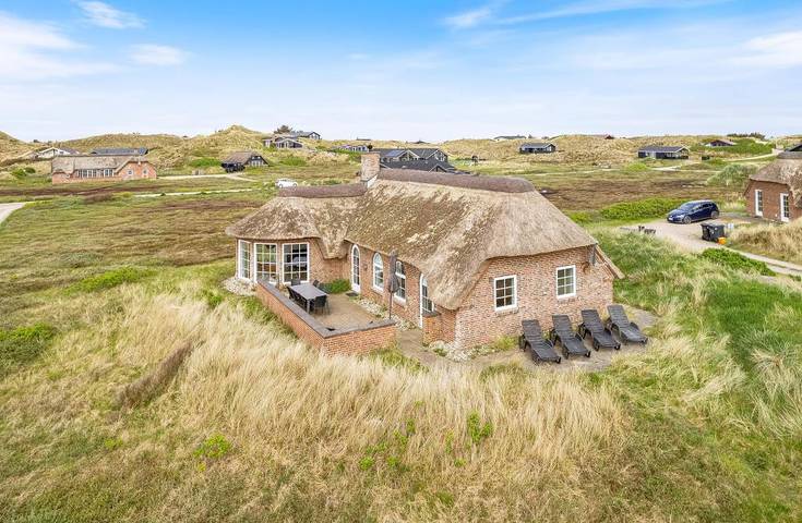 Ferienhaus für 8 Personen, mit Sauna und Whirlpool sowie Balkon/Terrasse und Terrasse in Haurvig