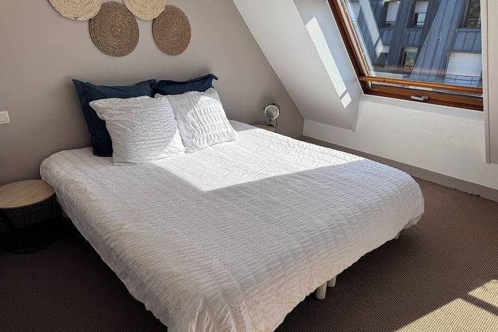 Ganze Wohnung, Le Havre Bleu - Peaceful cocoon with panoramic sea view, casino and esplanade in Granville, Côte de la Déroute
