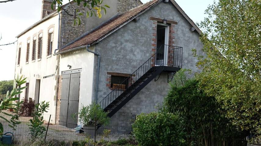 Gîte pour 2 personnes, avec jardin et vue dans Louzouer