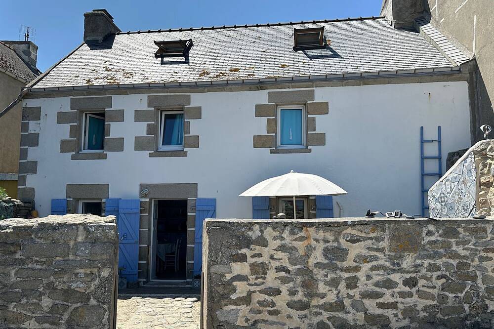 Maison sur l'île de sein, les pieds dans l'eau, pouvant accueillir 12 personnes in Île de Sein, Iroise