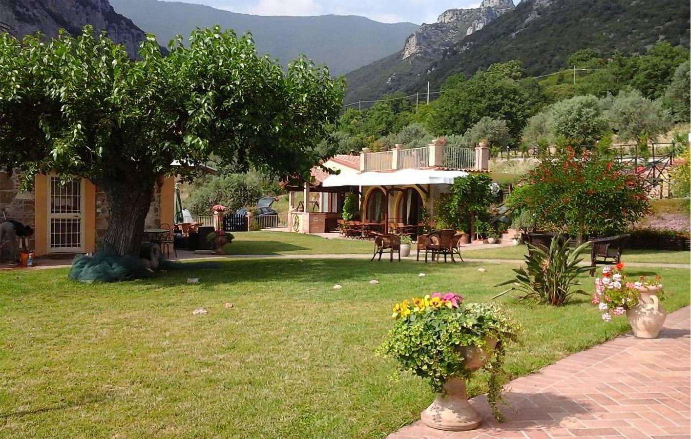 Giungano Wohnung mit Pool, AC & Parkplatz 1km zum Stadtzentrum in Giungano, Cilento