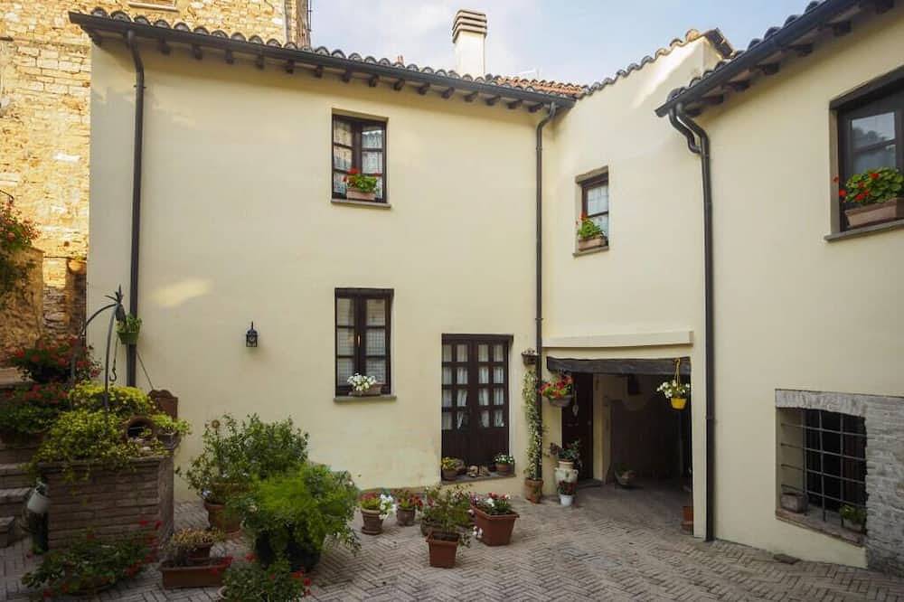 Promotion-In one of the most beautiful and evocative villages in Italy Flora house in Spello, Perugia Province