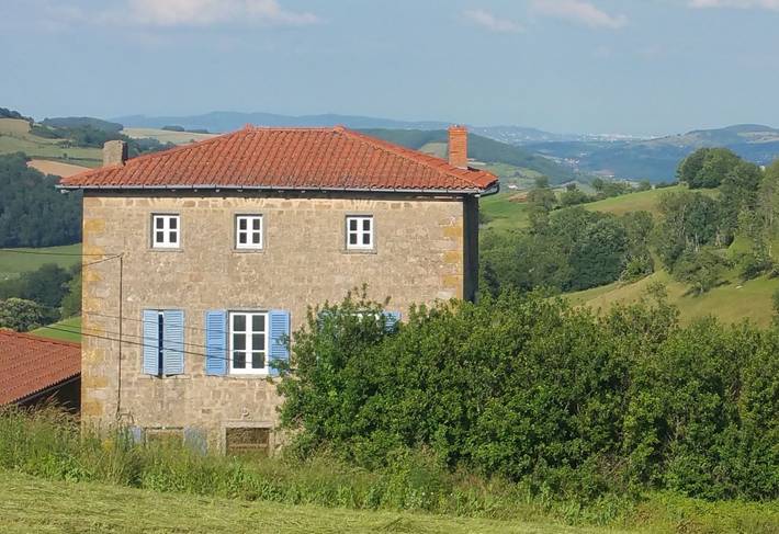 Gîte pour 17 personnes, avec Terrasse et Jardin à Saint-Julien-sur-Bibost