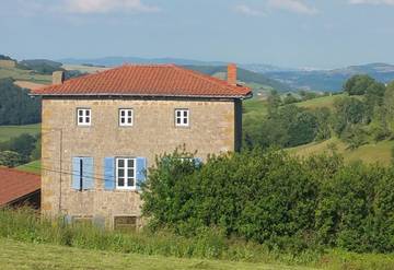 Gîte pour 17 personnes, avec terrasse et jardin à Montrottier