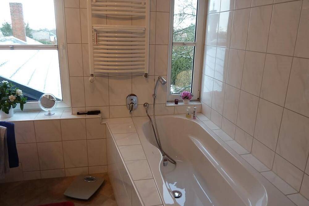 Ganze Wohnung, Ferienwohnung Carpe Diem - Appartement/Fewo, Dusche und Bad, Wc, Seeblick in Plön, Plön (Stadt)