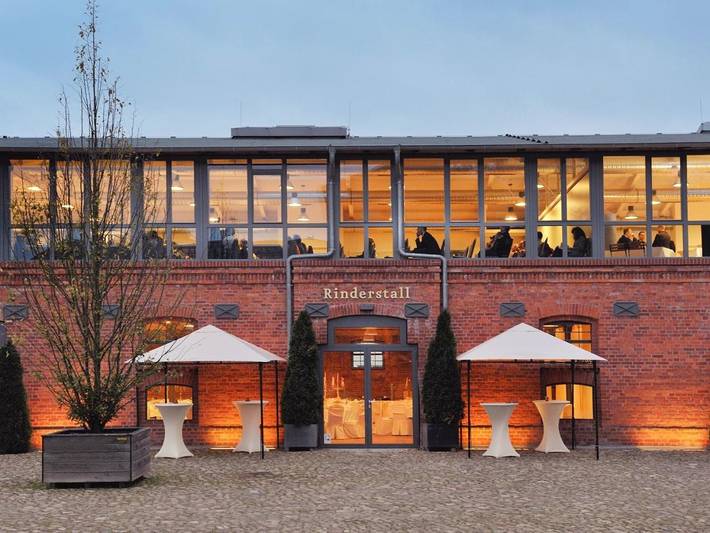 Hotel für 2 Personen, mit Balkon und Terrasse sowie Garten und Seeblick in Nauen - 4