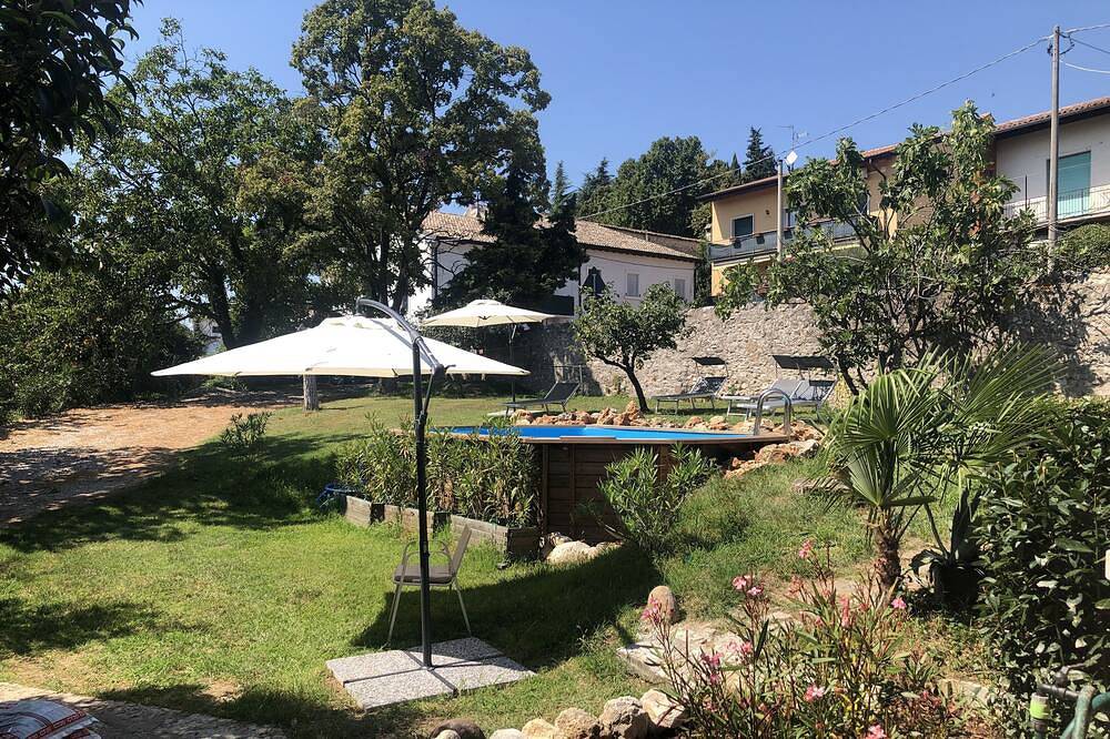 Ganze Wohnung, Villa Nogarola - private pool and garden in Caprino Veronese, Gardasee-Berge